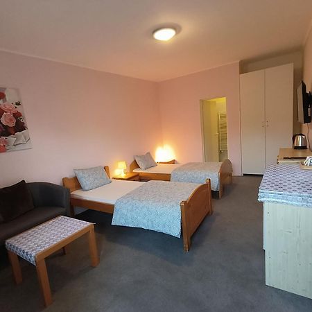 Cozy Room With Garden In Bratislava Exterior foto