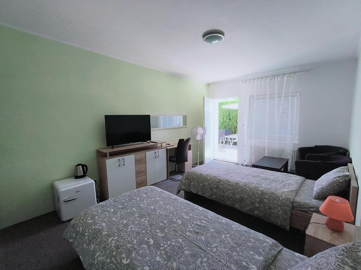 Cozy Room With Garden In Bratislava Exterior foto