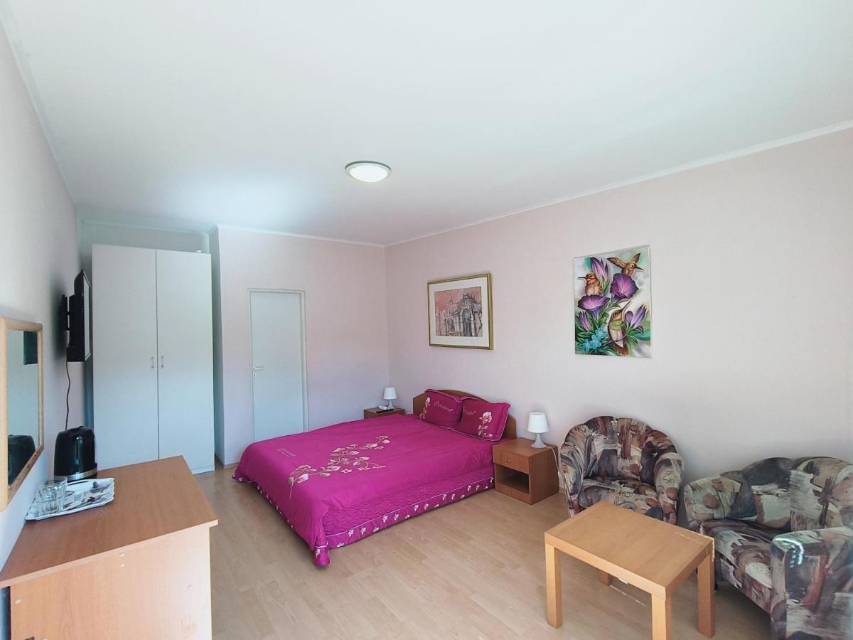 Cozy Room With Garden In Bratislava Exterior foto