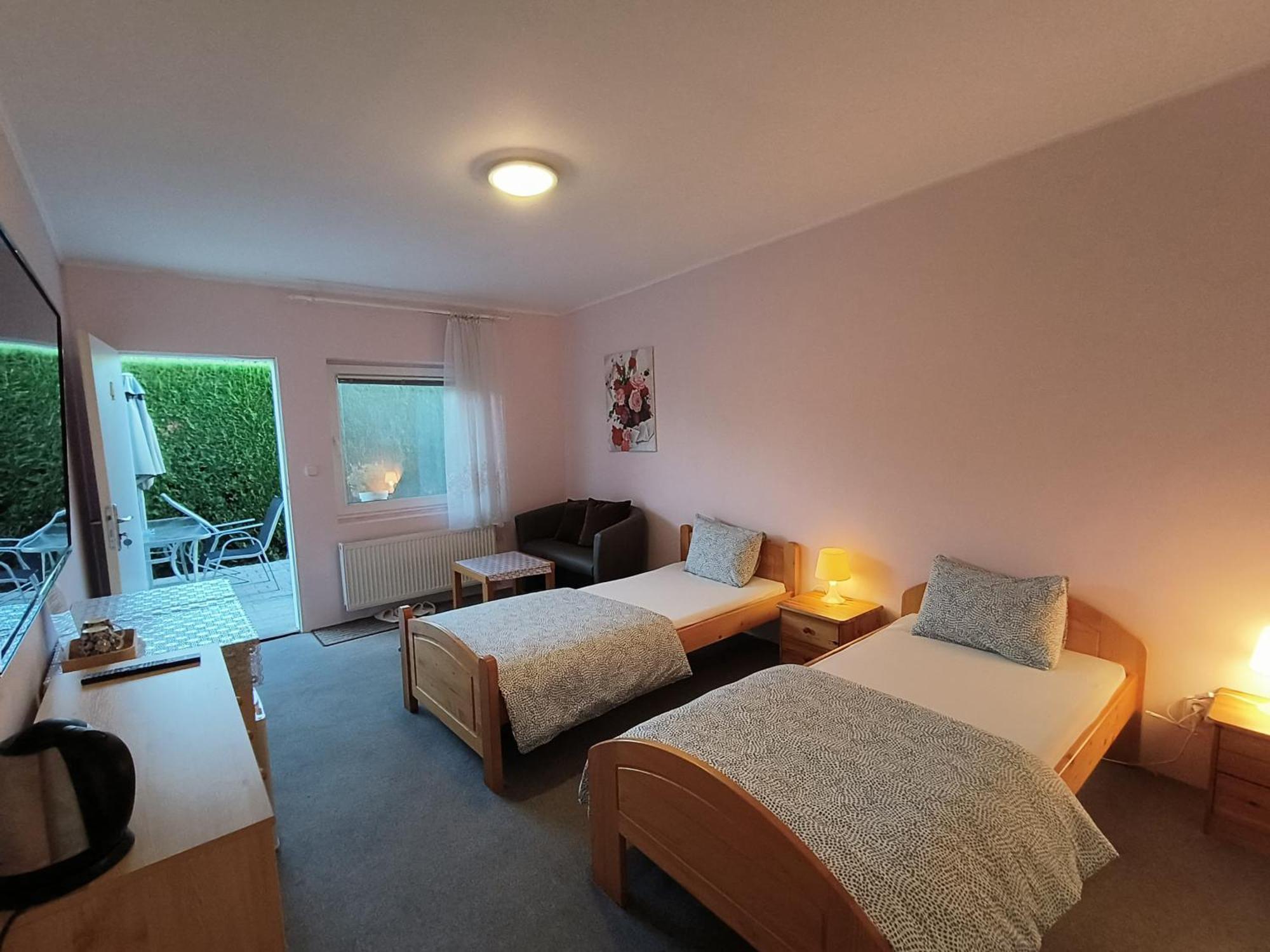 Cozy Room With Garden In Bratislava Exterior foto