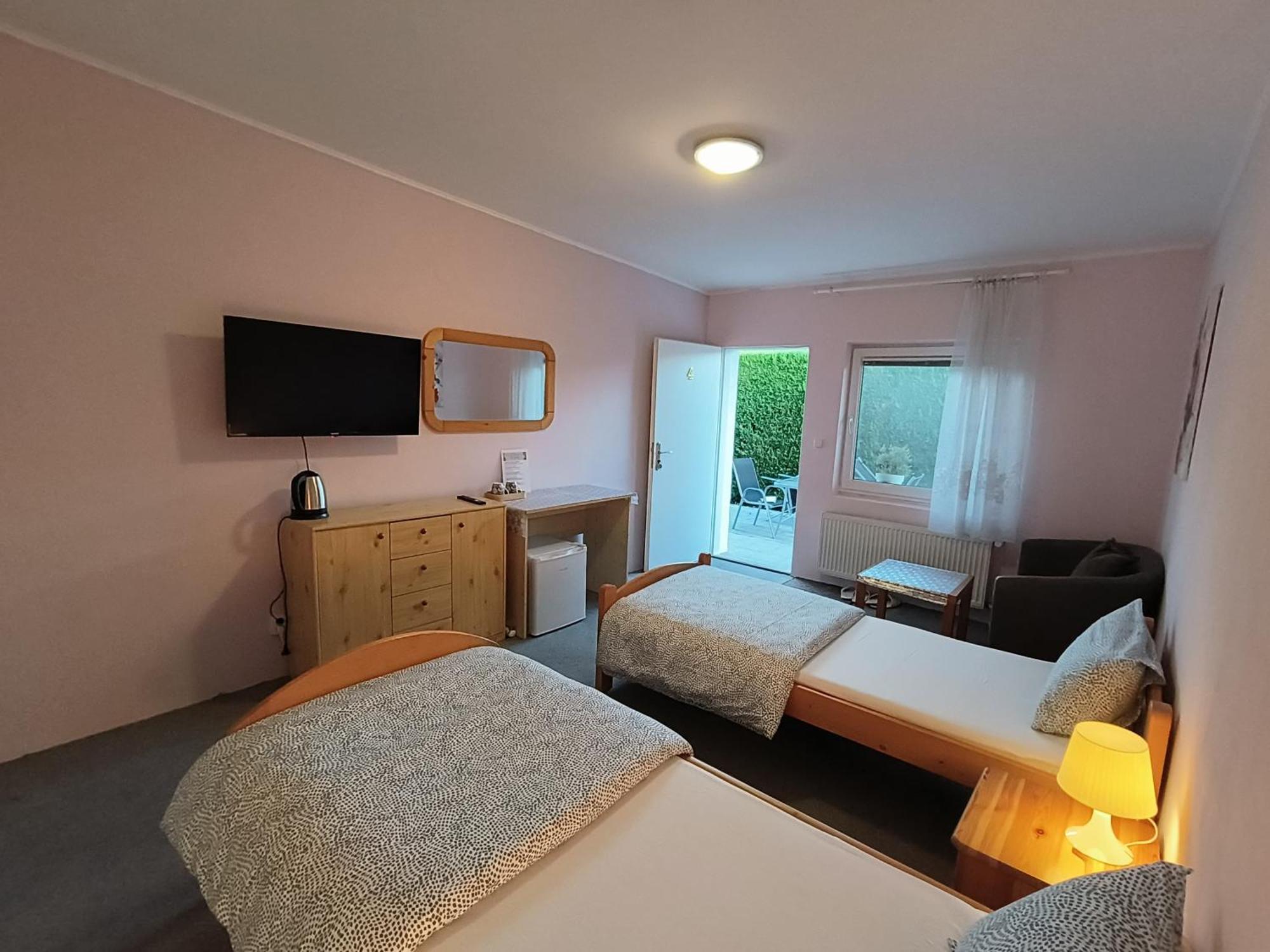 Cozy Room With Garden In Bratislava Exterior foto