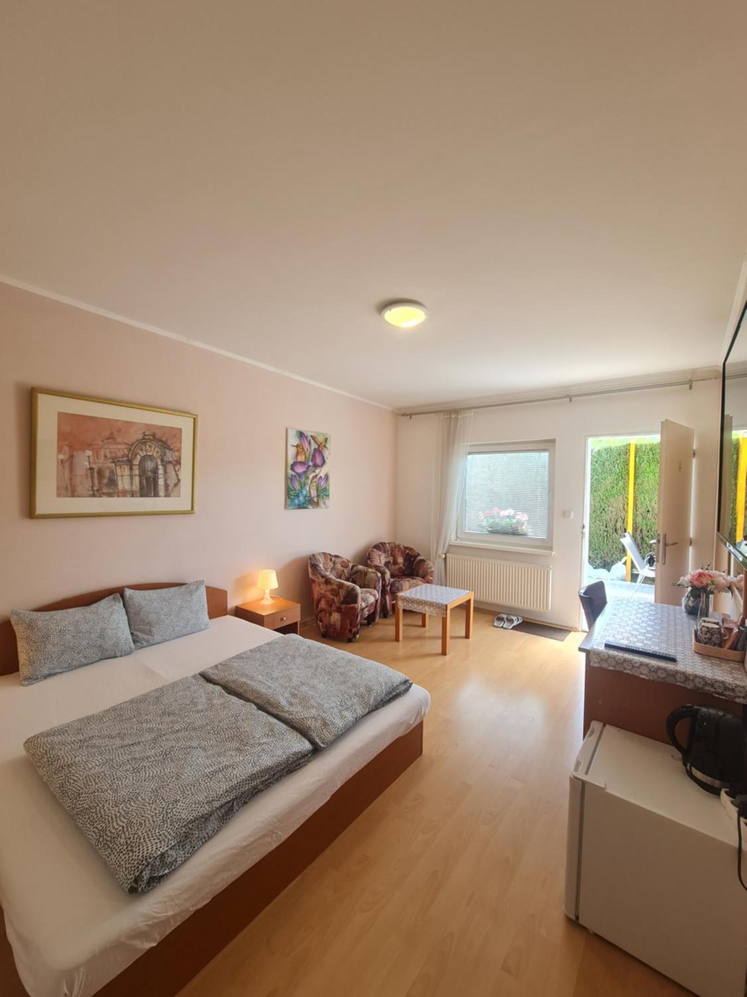 Cozy Room With Garden In Bratislava Exterior foto