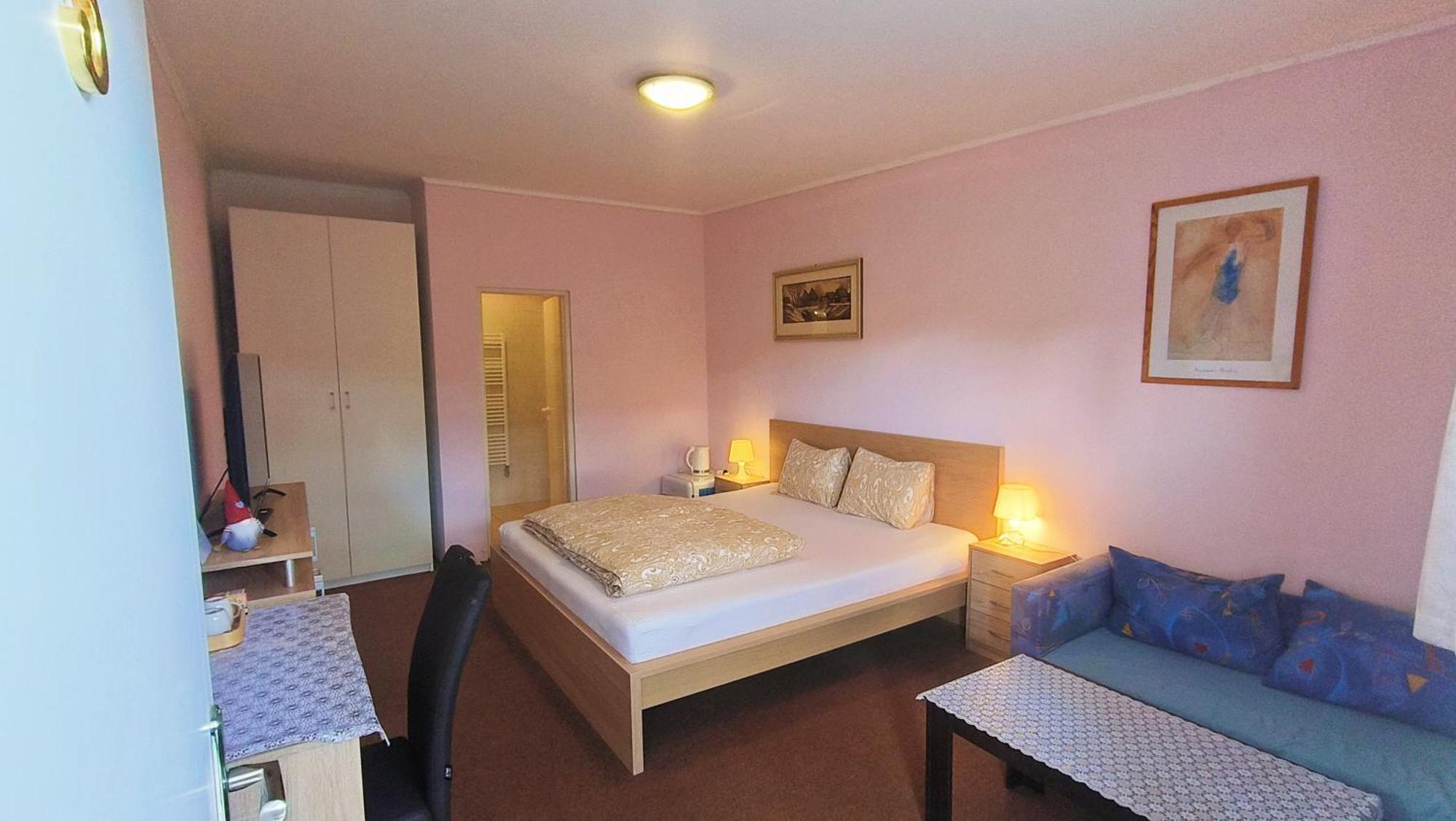 Cozy Room With Garden In Bratislava Exterior foto