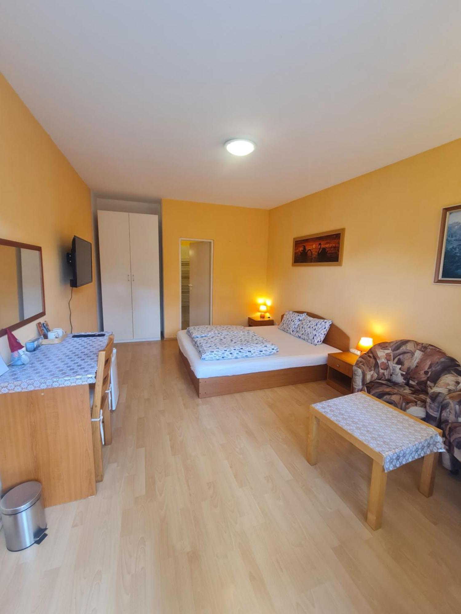 Cozy Room With Garden In Bratislava Exterior foto