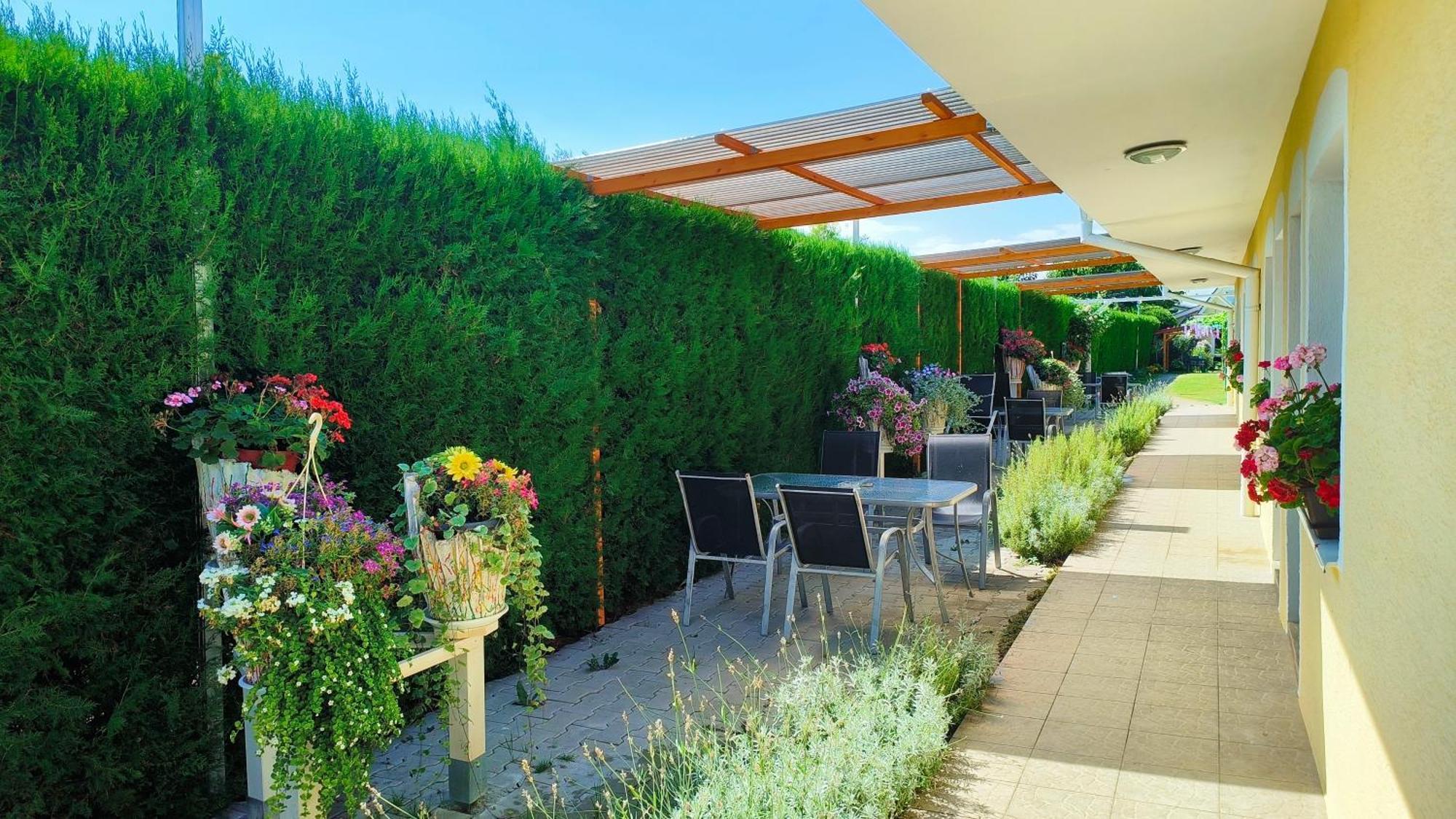 Cozy Room With Garden In Bratislava Exterior foto