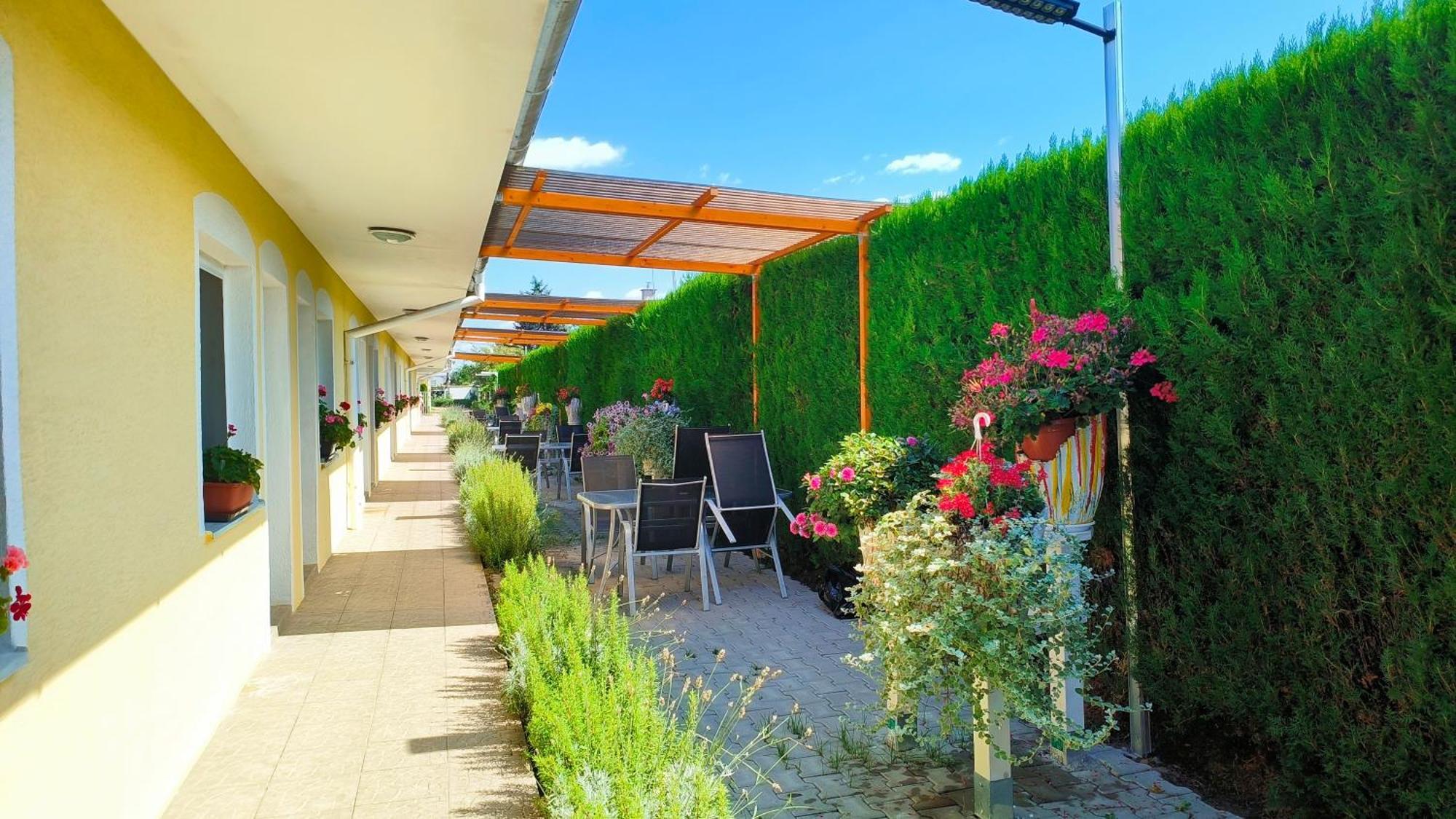 Cozy Room With Garden In Bratislava Exterior foto
