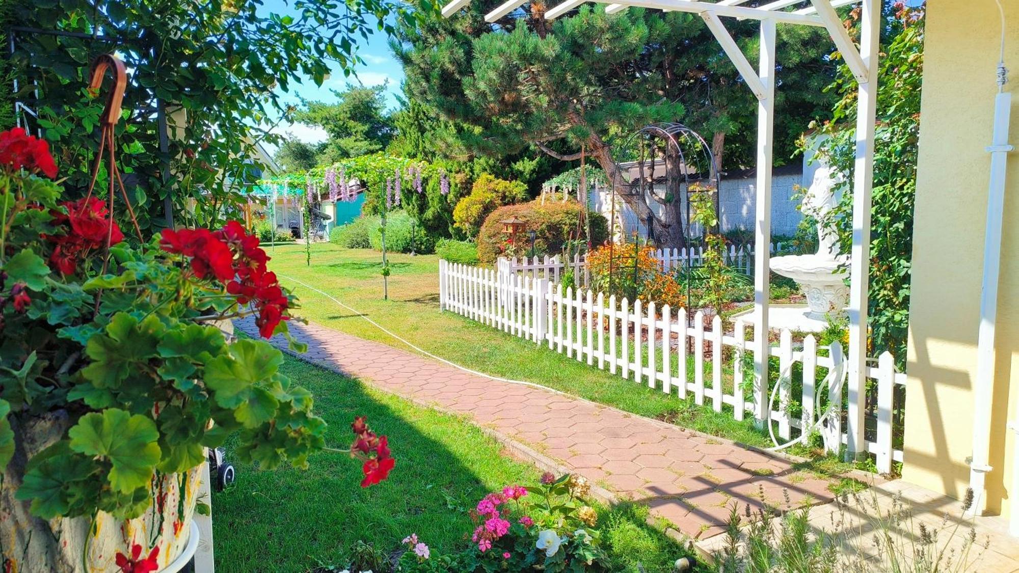 Cozy Room With Garden In Bratislava Exterior foto